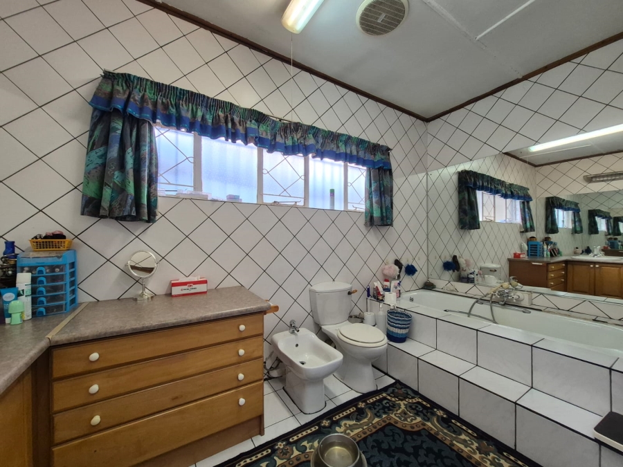 4 Bedroom Property for Sale in Meyerton Central Gauteng