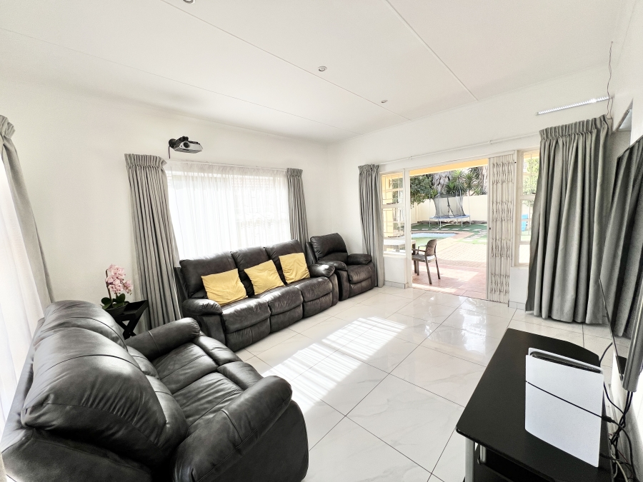 4 Bedroom Property for Sale in Halfway Gardens Gauteng