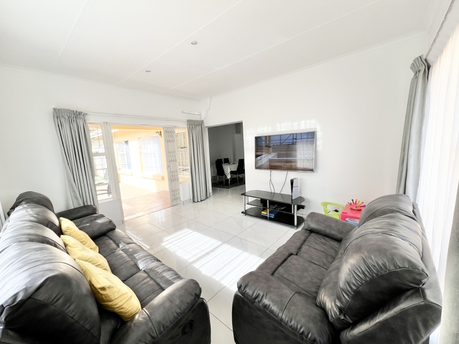 4 Bedroom Property for Sale in Halfway Gardens Gauteng