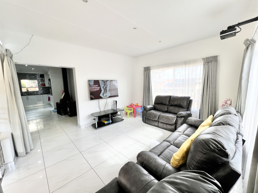 4 Bedroom Property for Sale in Halfway Gardens Gauteng