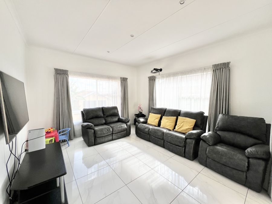 4 Bedroom Property for Sale in Halfway Gardens Gauteng