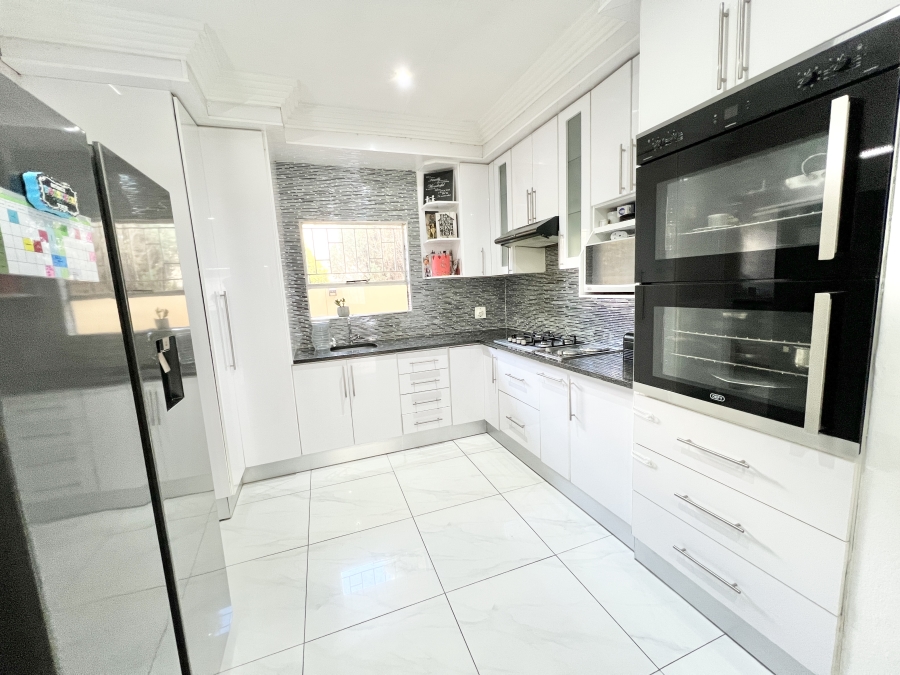 4 Bedroom Property for Sale in Halfway Gardens Gauteng