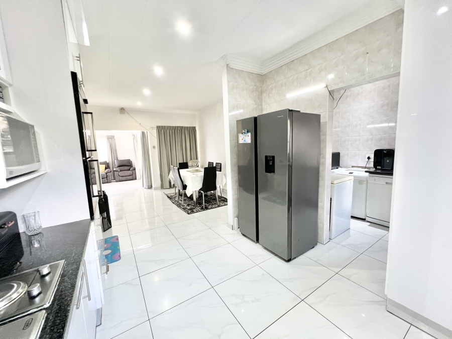 4 Bedroom Property for Sale in Halfway Gardens Gauteng