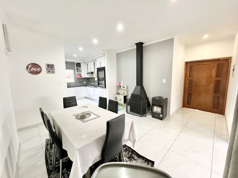 4 Bedroom Property for Sale in Halfway Gardens Gauteng