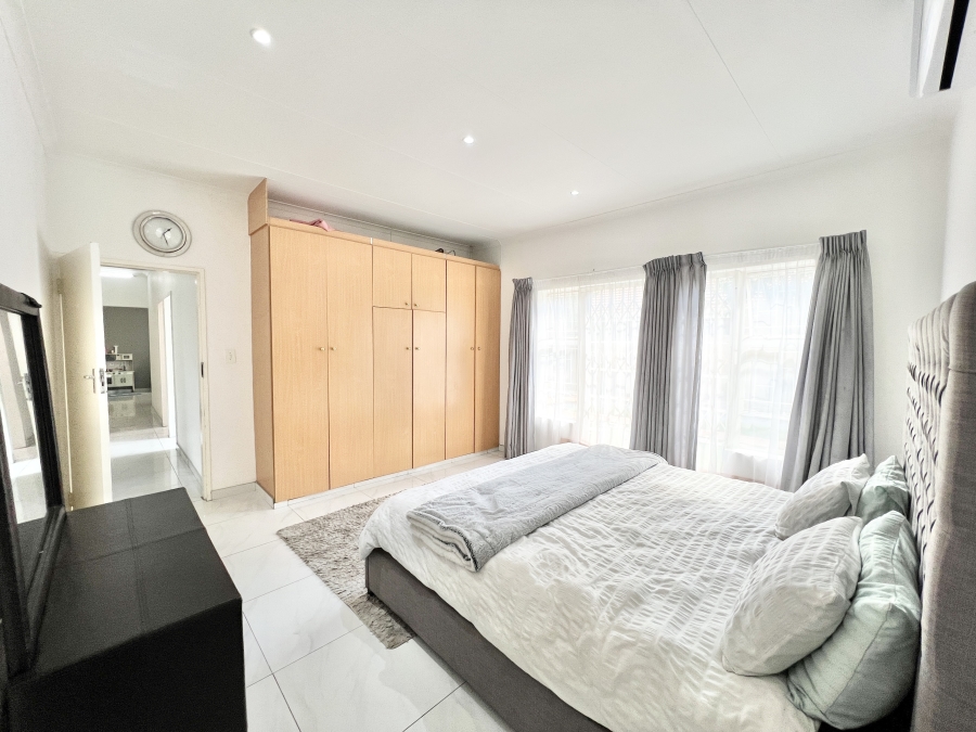 4 Bedroom Property for Sale in Halfway Gardens Gauteng