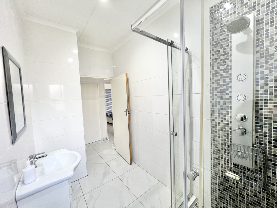 4 Bedroom Property for Sale in Halfway Gardens Gauteng