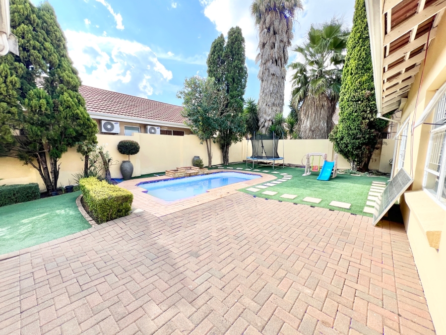 4 Bedroom Property for Sale in Halfway Gardens Gauteng