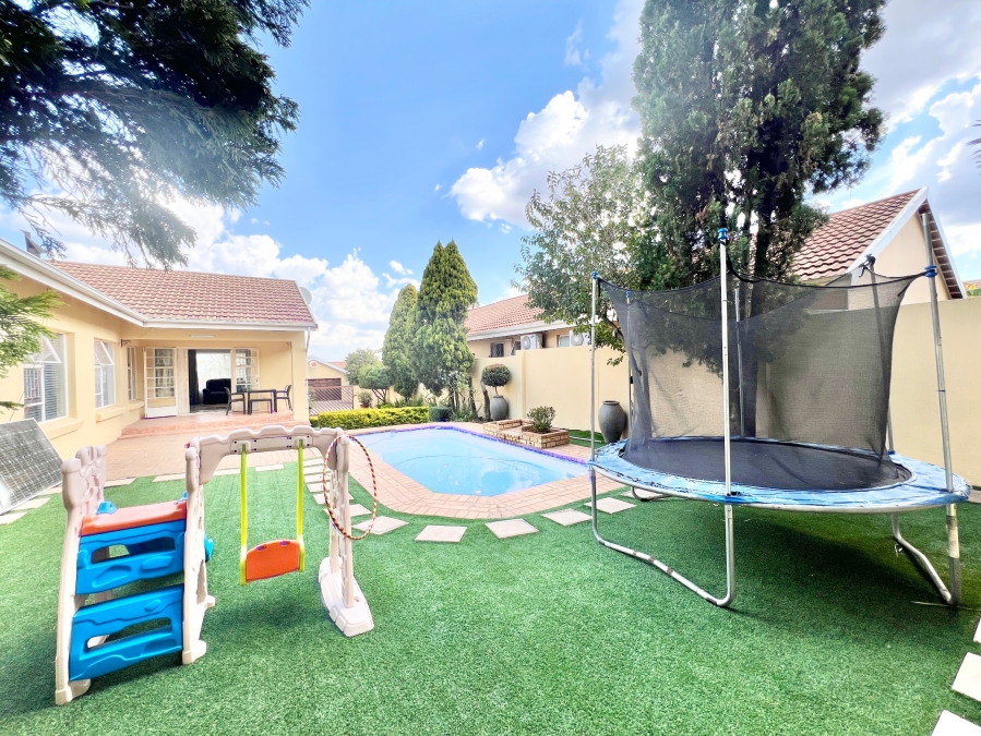 4 Bedroom Property for Sale in Halfway Gardens Gauteng