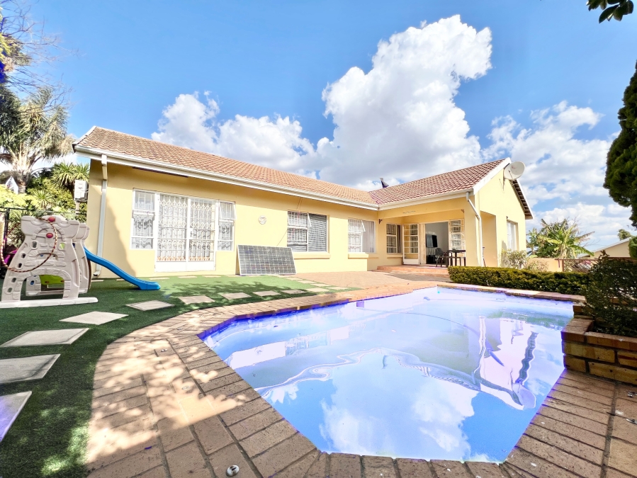 4 Bedroom Property for Sale in Halfway Gardens Gauteng