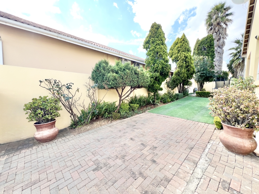 4 Bedroom Property for Sale in Halfway Gardens Gauteng