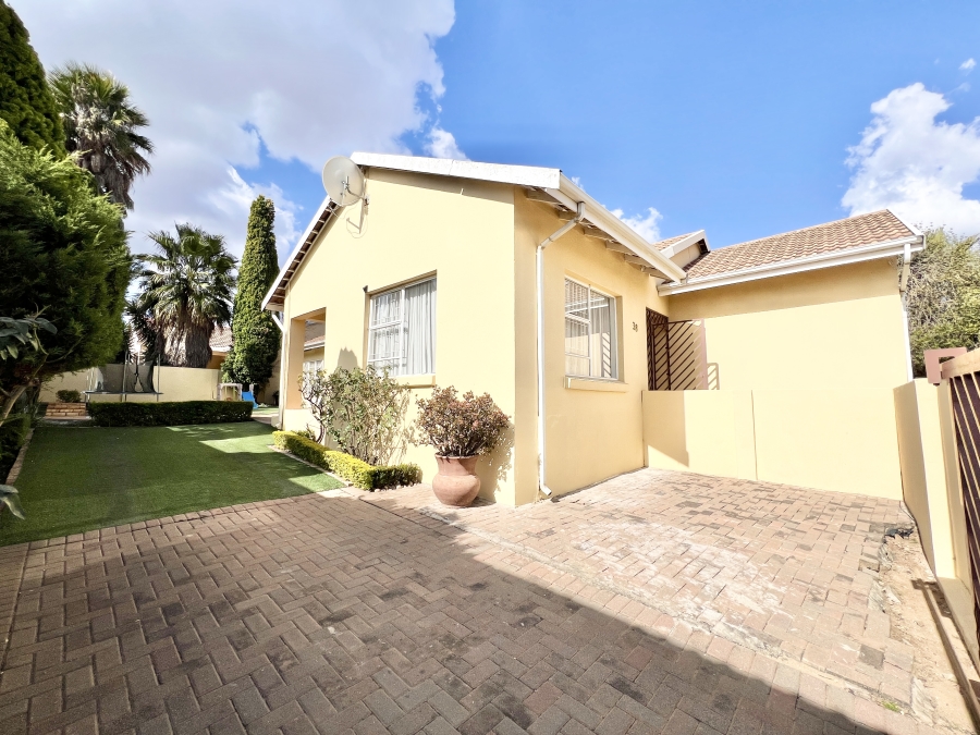 4 Bedroom Property for Sale in Halfway Gardens Gauteng