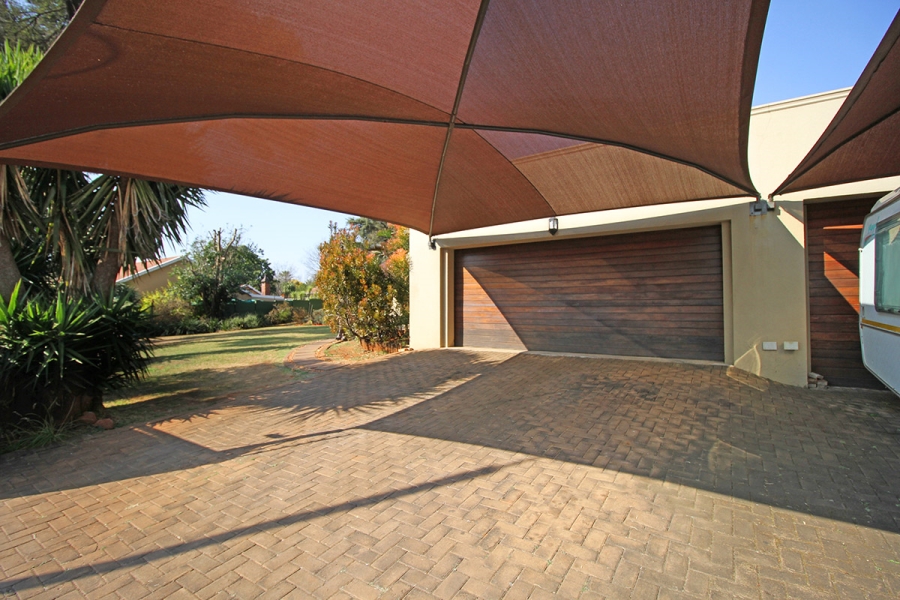 4 Bedroom Property for Sale in Weltevreden Park Gauteng