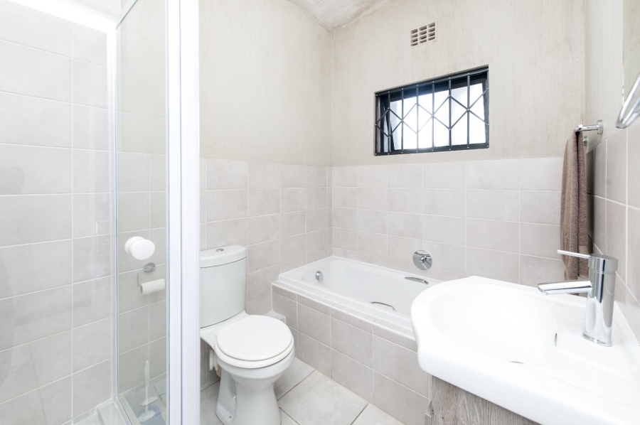 2 Bedroom Property for Sale in Barbeque Downs Gauteng