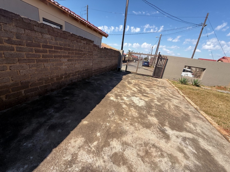 3 Bedroom Property for Sale in Protea Glen Gauteng