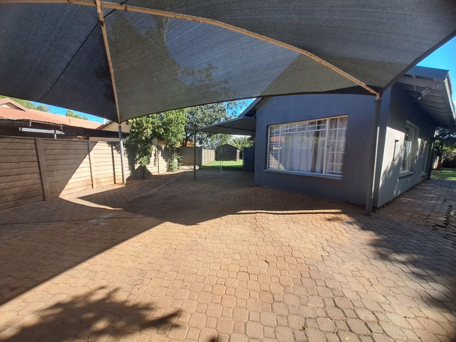 3 Bedroom Property for Sale in Golf Park Gauteng
