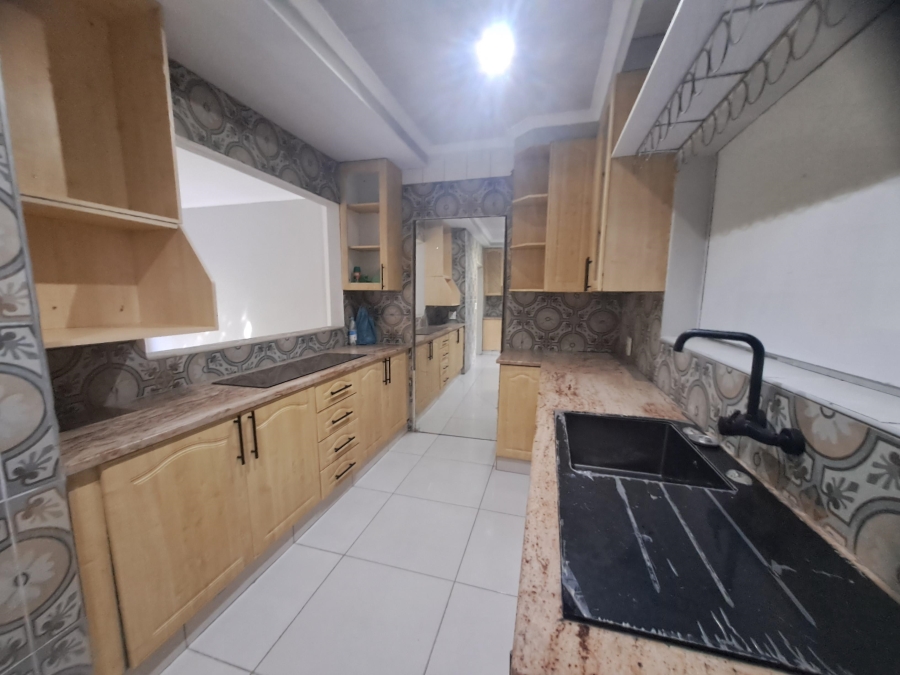 3 Bedroom Property for Sale in Golf Park Gauteng
