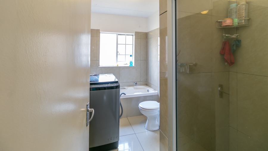 2 Bedroom Property for Sale in Buccleuch Gauteng