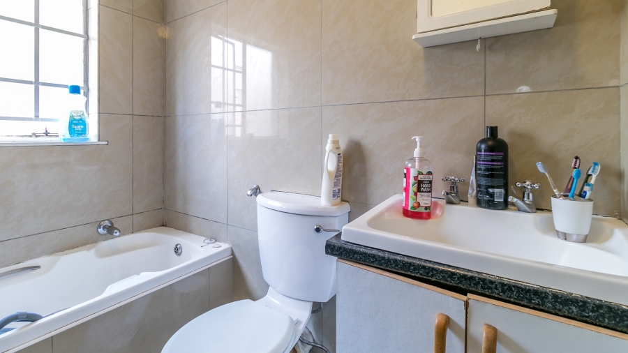 2 Bedroom Property for Sale in Buccleuch Gauteng