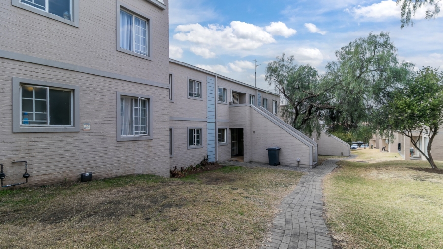 2 Bedroom Property for Sale in Buccleuch Gauteng