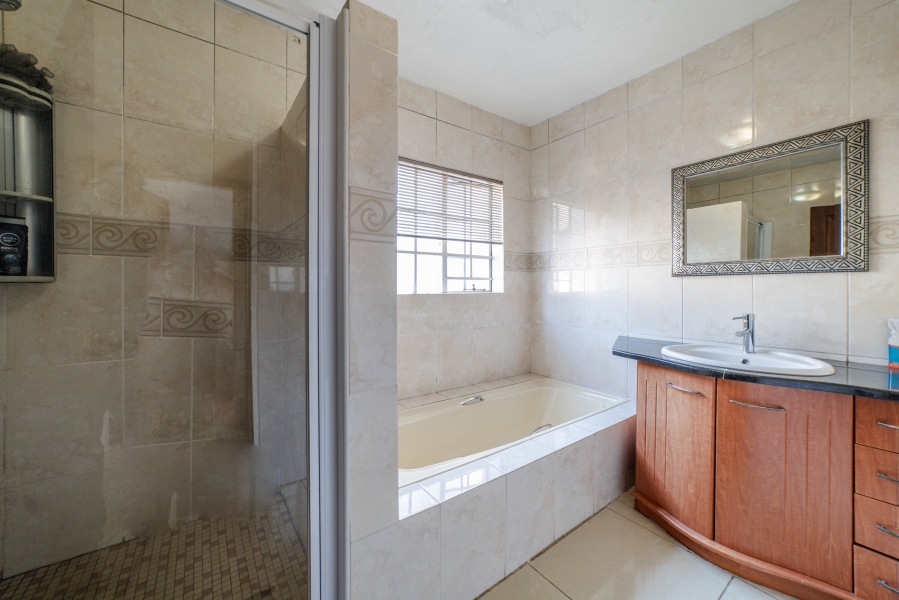 3 Bedroom Property for Sale in Magaliessig Gauteng