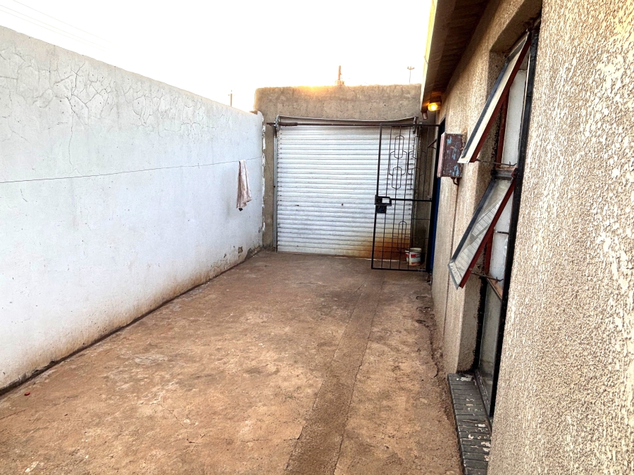 2 Bedroom Property for Sale in Rondebult Gauteng