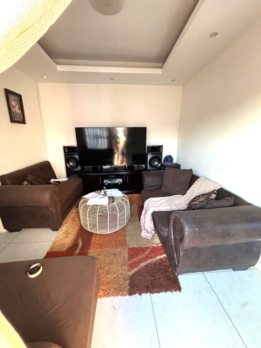 2 Bedroom Property for Sale in Rondebult Gauteng