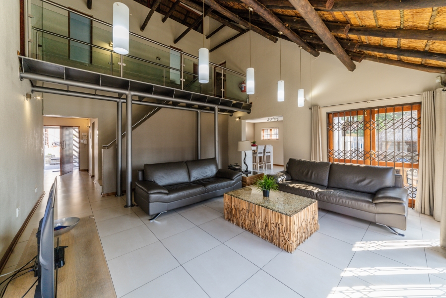 5 Bedroom Property for Sale in Magaliessig Gauteng