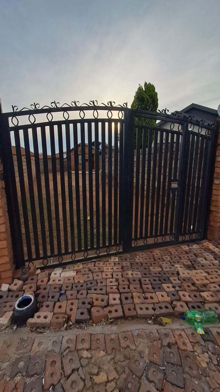 3 Bedroom Property for Sale in Protea Glen Gauteng