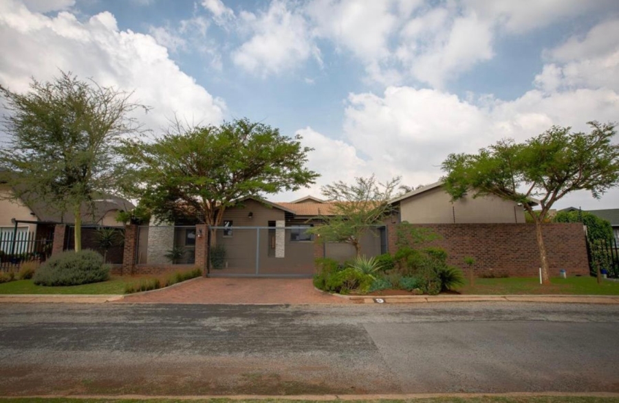 4 Bedroom Property for Sale in Verwoerdpark Gauteng