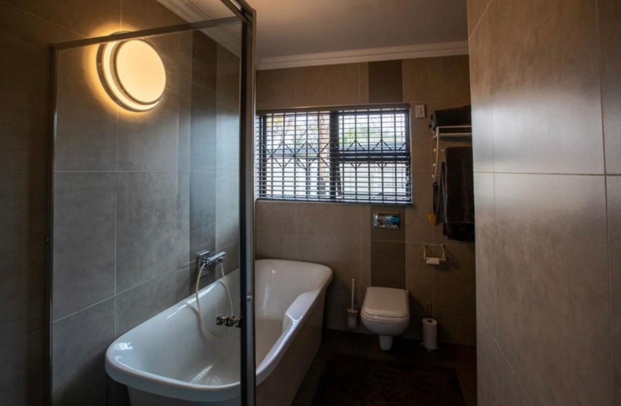 4 Bedroom Property for Sale in Verwoerdpark Gauteng
