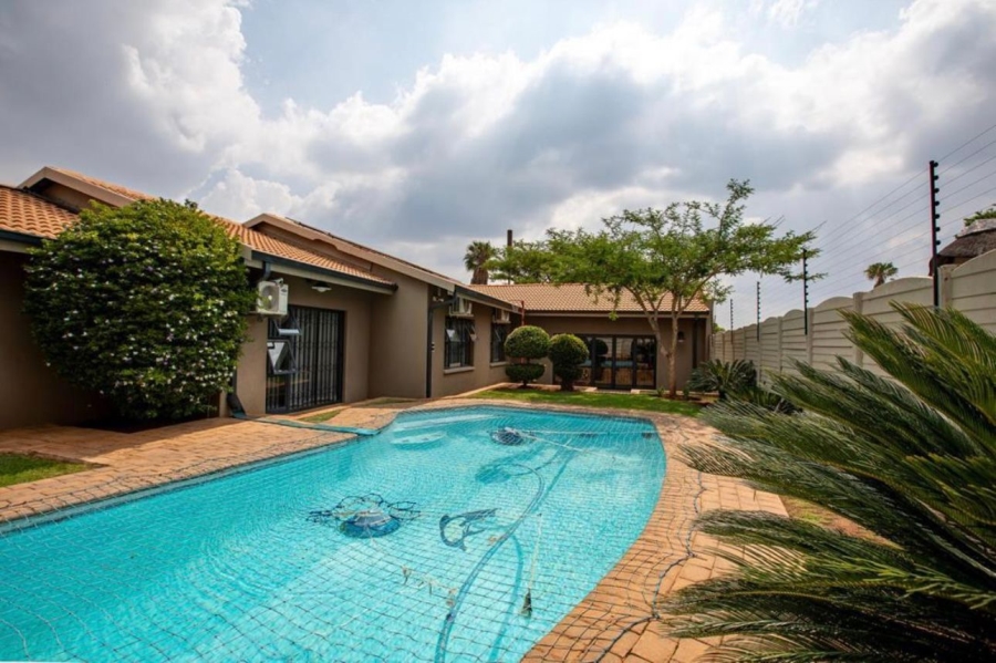 4 Bedroom Property for Sale in Verwoerdpark Gauteng