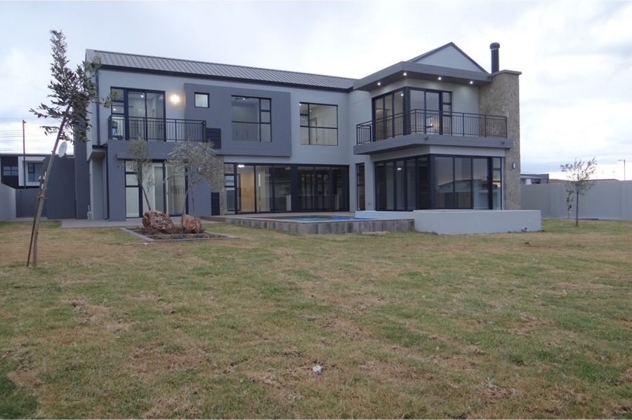 5 Bedroom Property for Sale in Midstream Heights Gauteng