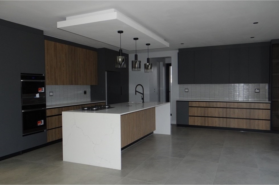 5 Bedroom Property for Sale in Midstream Heights Gauteng