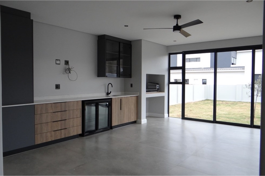 5 Bedroom Property for Sale in Midstream Heights Gauteng