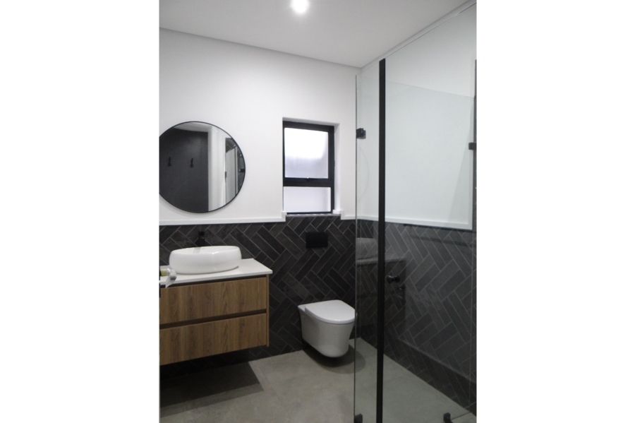 5 Bedroom Property for Sale in Midstream Heights Gauteng
