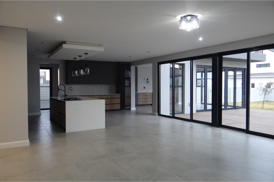 5 Bedroom Property for Sale in Midstream Heights Gauteng