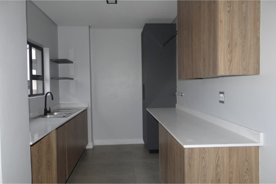 5 Bedroom Property for Sale in Midstream Heights Gauteng