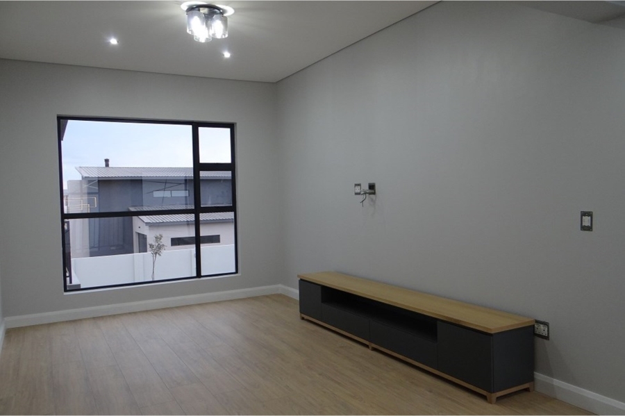 5 Bedroom Property for Sale in Midstream Heights Gauteng