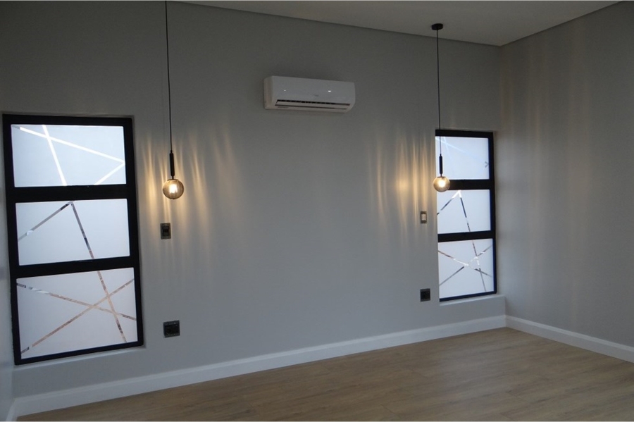 5 Bedroom Property for Sale in Midstream Heights Gauteng