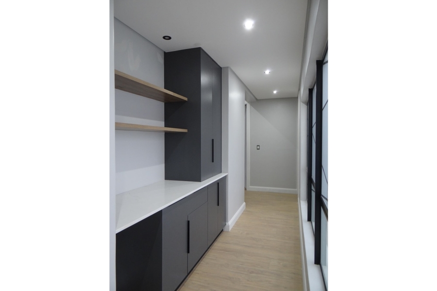 5 Bedroom Property for Sale in Midstream Heights Gauteng
