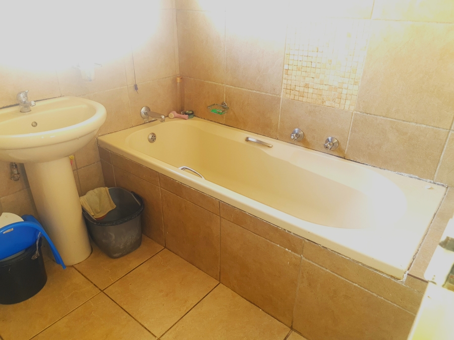 2 Bedroom Property for Sale in Whitney Gardens Gauteng