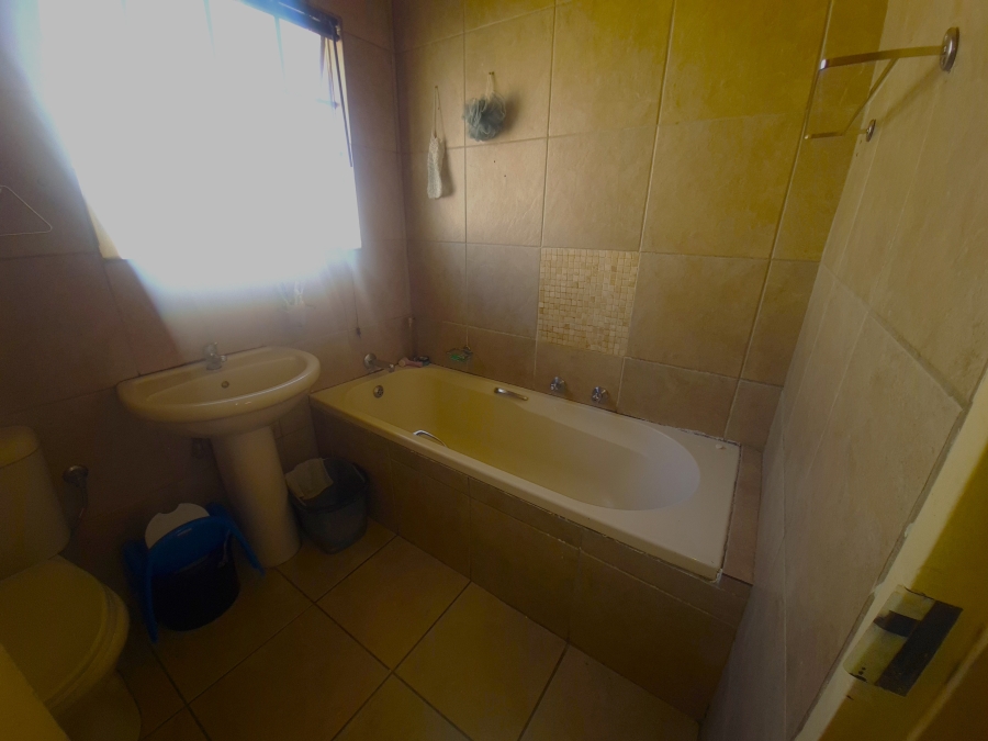2 Bedroom Property for Sale in Whitney Gardens Gauteng