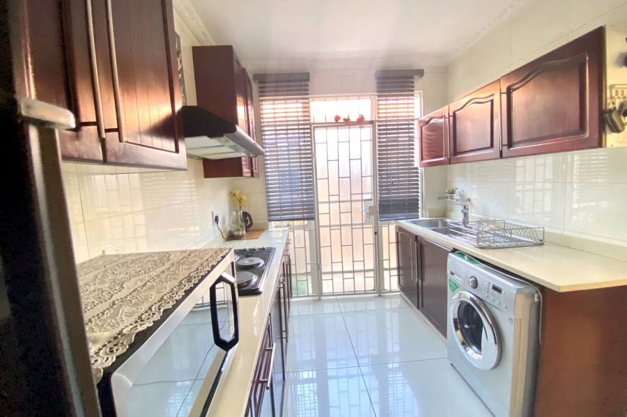 To Let 1 Bedroom Property for Rent in Ridgeway Gauteng