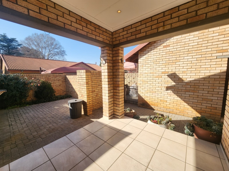 2 Bedroom Property for Sale in Three Rivers Proper Gauteng