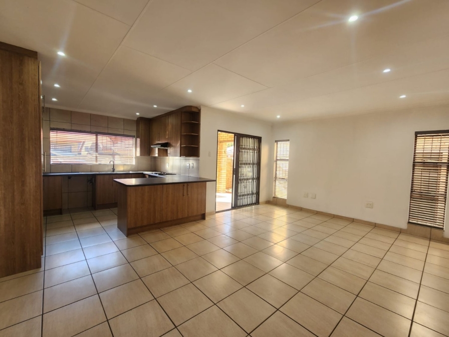 2 Bedroom Property for Sale in Three Rivers Proper Gauteng