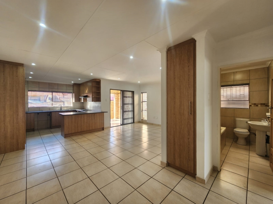 2 Bedroom Property for Sale in Three Rivers Proper Gauteng