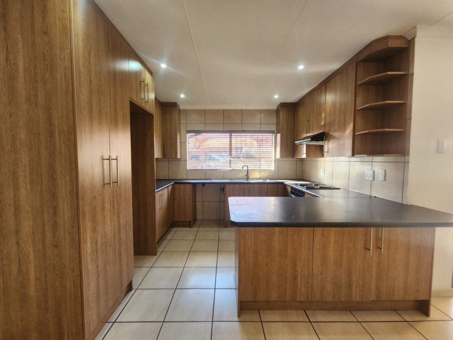2 Bedroom Property for Sale in Three Rivers Proper Gauteng