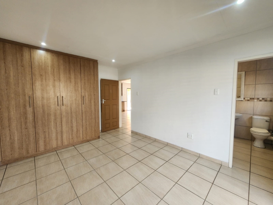 2 Bedroom Property for Sale in Three Rivers Proper Gauteng