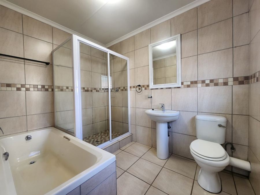 2 Bedroom Property for Sale in Three Rivers Proper Gauteng