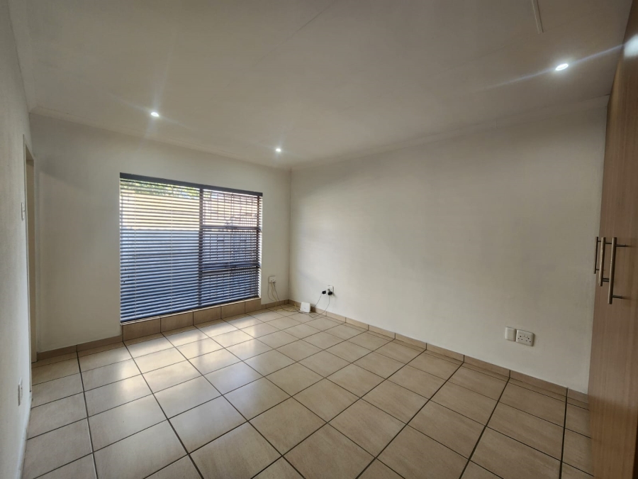 2 Bedroom Property for Sale in Three Rivers Proper Gauteng